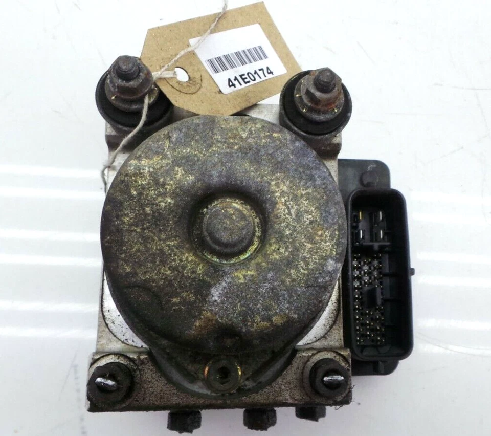 Suzuki Grand Vitara MK2 2006 2,0 gasolina RHW bomba ABS Foto 1 de 4