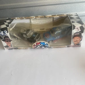 Richard Petty & Dale Earnhardt 7 Time Champions Suburban 1/25 Brookfield Set - Picture 1 of 5