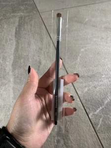 MORPHE MEDIUM CHISEL FLUFF BRUSH M152 - Picture 1 of 2