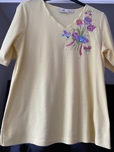 Ladies Top by Quacker Factory Size M Yellow