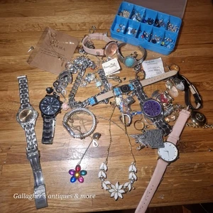 Gran Lote de Artesanía Joyería Disfraz Chatarra Lote # 144 - Imagen 1 de 19