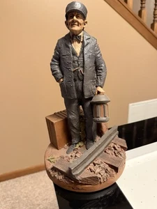 1984 Vtg Tom Thomas Clark Railroad Conductor Figurine - Picture 1 of 3
