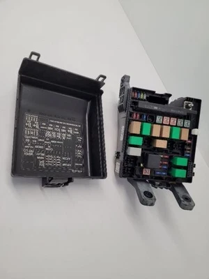 2014 2015 HYUNDAI TUCSON Fuse Box Engine Compartment FWD 913082S150 - Image 1 of 4