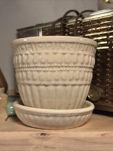 Maceta de cerámica McCoy vintage con cuentas con bandas con platillo adjunto 1961 crema... - Imagen 1 de 10