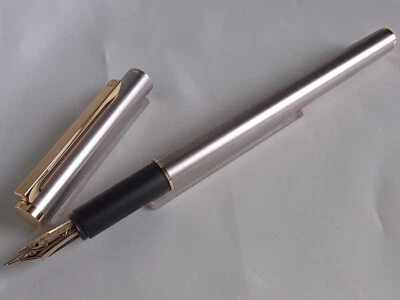 Pluma Estilográfica Dunhill Acero Acabado Mate GT 14K M Nuevo en Caja Foto 1 de 4