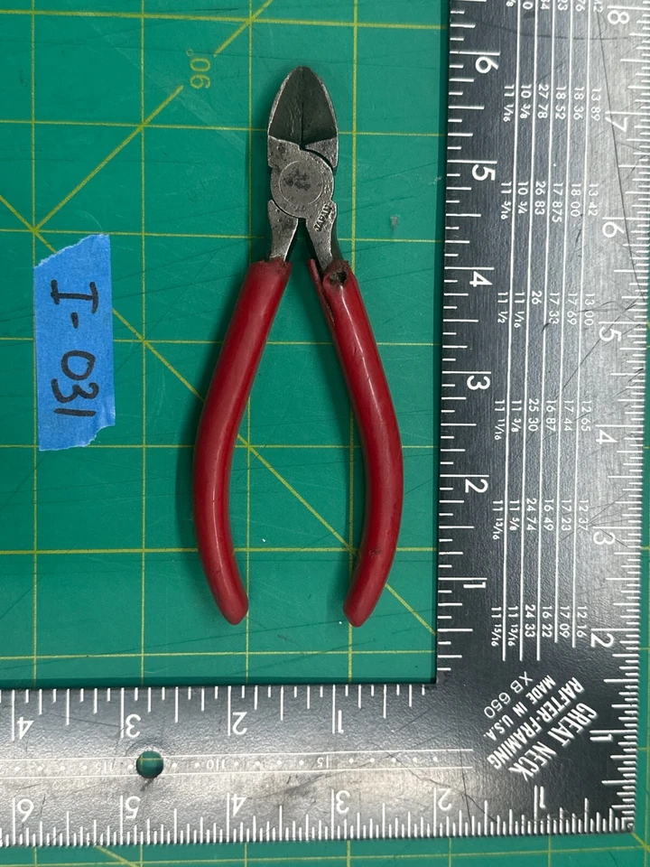 Vintage 5.25" Stanley 84-130 Diagonal Cutting Pliers Red Grip Tool Made in Japan - Image 1 of 4