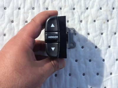 Interruptor de control de audio del volante Honda Odyssey 2003 2004 OEM. Foto 1 de 3