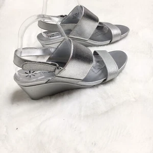 Isaac Mizrahi Aubrey silver sandals Size 10 - Picture 1 of 5