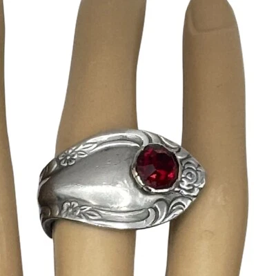 Antiguo anillo de cuchara rosa de acero inoxidable Reed & Barton con cristal rojo tamaño 7,5 Foto 1 de 4