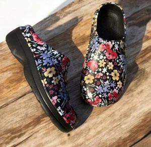 SALE !! Totes Garden Shoes Size 7 Floral Design Regular Price $24.99 - Picture 1 of 7