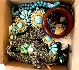 6 Lb Junk/Wear Bulk Jewelry Lot Tangled Craft Repair Broken Harvest Scrap beads - Picture 1 of 16