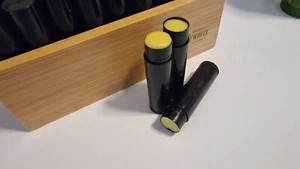 4 Stück Lippenpflegestift mit Bienenwachs und Jojobaöl - Bild 1 von 7