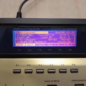Akai MPC2000XL Champagne Gold CF mit Stromkabel, manuell getestet gebraucht a... - Bild 1 von 10