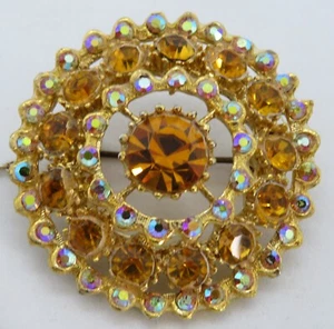 Broche redondo antiguo Art Deco vintage de metal dorado y piedra naranja color dorado - Imagen 1 de 7