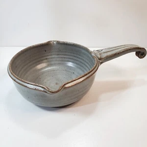 Kunstkeramik glasiert grau braun Doppel Ausgießer Soßenpfanne Topf mit Griff #10061 - Bild 1 von 8