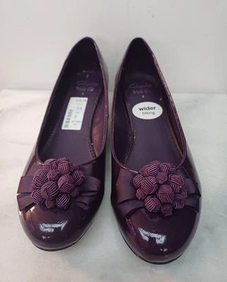 CLARKS Size UK 8 Wide Fit Purple Patent Leather Slip on Wedge Heel Bow Detail - Image 1 of 4