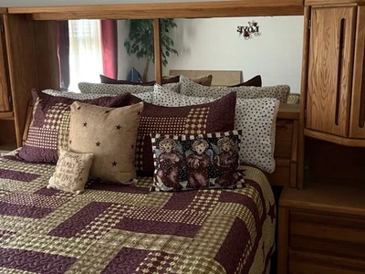 Cabecero tamaño queen con espejo Foto 1 de 4