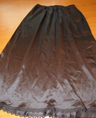 Medio Slip vintage de nailon negro para damas Adonna con ribete de encaje mediano Foto 1 de 4