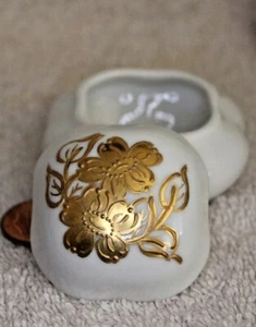 Ceramic Trinket box hand painted Forsythe 2008 A - Picture 1 of 3