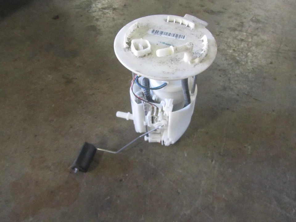 07-10 FORD EDGE 3.5L AT AWD Gas Tank Fuel Pump Assembly Intake Inlet OEM - Image 1 of 1