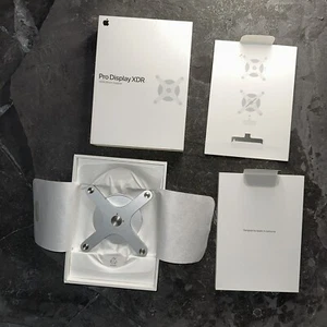 Apple Pro Display XDR MWUF2LL/A VESA Monitor Mount Adapter - Silver - Picture 1 of 4