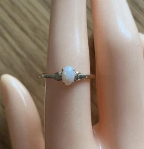 9ct Yellow Gold White 0.5ct Opal Solitaire Ring, UK Size N - Picture 1 of 5