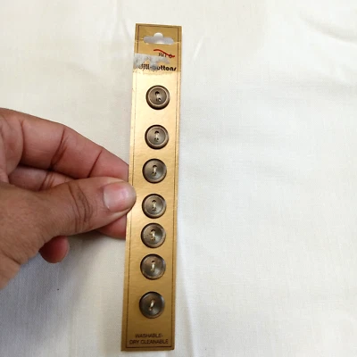 Dill-Buttons Plastic Round Brown 8106 7/16" (11MM) Set of 7 - Image 1 of 4