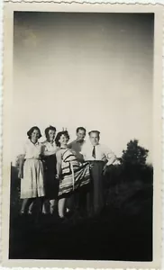 PHOTO ANCIENNE - VINTAGE SNAPSHOT - GROUPE OREILLE D'ÂNE GAG BLAGUE DRÔLE -FUNNY - Foto 1 di 1