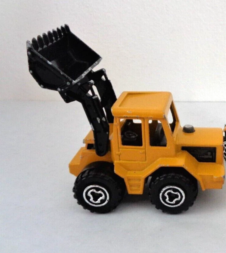 FRONT END LOADER/1970'S VINTAGE MAJORETTE LOADER. TRACTO 1/87. - Image 1 of 4