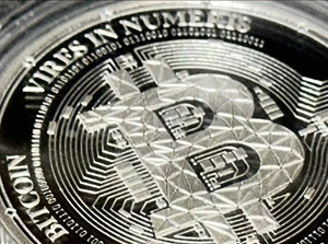 1 oz. Moneda Bitcoin PLATA Niue Island 2023 Redonda .9999 Plata Fina con Cápsula - Imagen 1 de 8