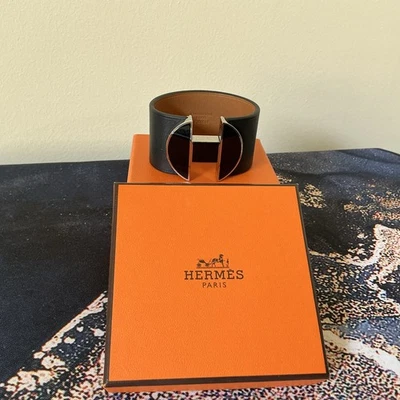 Pulsera Hermes de cuero negro y plata Foto 1 de 4