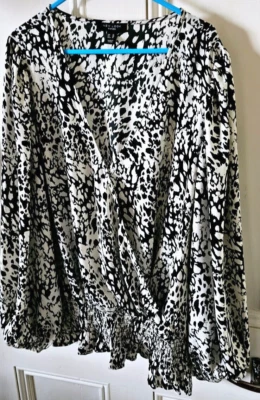 NEW LOOK CURVES GORGEOUS LONG SLEEVE WRAP BLOUSE TOP SIZE UK 20 PLUS SIZE - Image 1 of 4