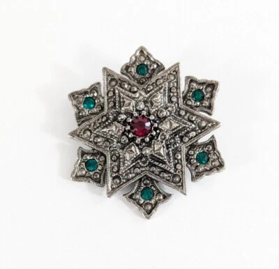 Broche de Navidad en forma de copo de nieve verde y rojo firmado por H Lia Sophia Foto 1 de 4