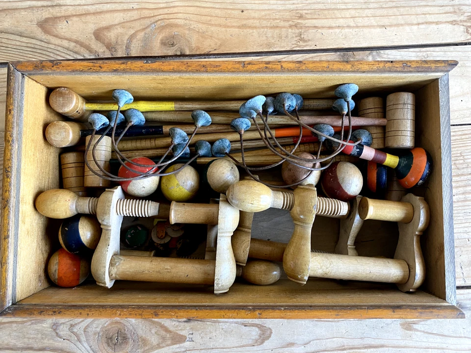 Jouet ancien en bois: Jeu de croquet miniature de table, salon - Photo 1/4