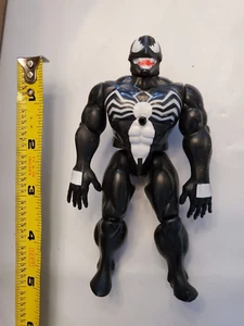 ACTION FIGURE MARVEL TOY BIZ ANNI 90 - VENOM SQUIRTER - Foto 1 di 3
