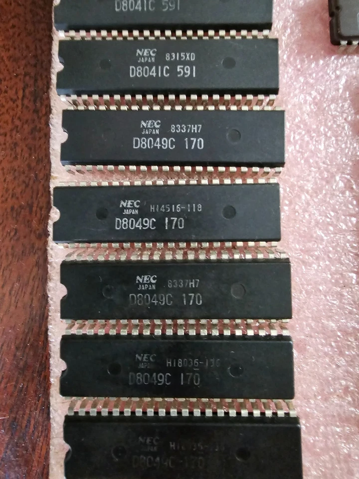 CHIP NEC D8049C VINTAGE Foto 1 de 1