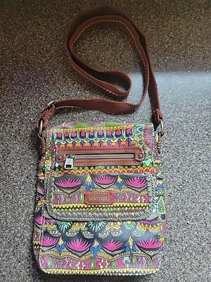 Bolso Bandolera Sakroots Estampado Geométrico Pequeño-9.5" x 8.5"x 2"-CC Pkts Foto 1 de 4