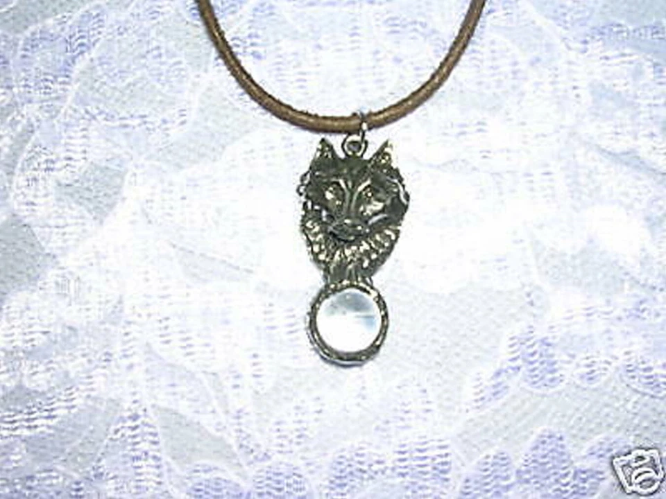 Collar colgante de peltre fundido cara de lobo nocturno con bola de gema de vidrio transparente EE. UU. Foto 1 de 1