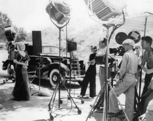 MAE WEST * 8X10" B/W GLOSSY PHOTO* MAE WEST *RARE IMAGES FROM FILMS N. 4 - Picture 1 of 1