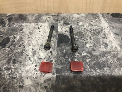 Tornillos de montaje de tercera luz de freno para Audi A6 1998-2004 OEM 4B9945097 Foto 1 de 4