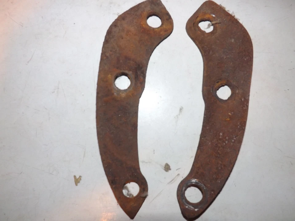 1956 56 CHEVROLET CHEVY PR.  REAR BUMPER CONNECTING PLATES END TO CENTER SECTION Foto 1 de 1