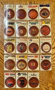 1974 Fleer Cloth Patches Pegatina NBA Propiedad del conjunto - 19 pegatinas Logo Hombre ++ - Imagen 1 de 6