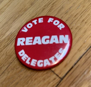 Pulsante VOTA PER DELEGATI REAGAN - Ronald Reagan - versione ROSSO - Foto 1 di 2