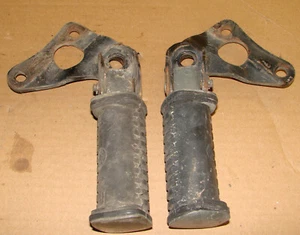 REAR FOOT PEGS SET ------- 1976 1977 1978 YAMAHA XS500 - Picture 1 of 3