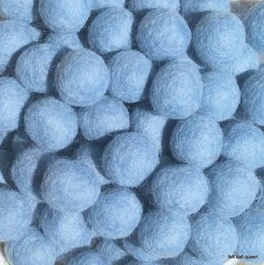 2 cm Felt Balls - Baby Blue Pom Pom Handmade Felt Wool Beads DIY Crafts Supplies - Bild 1 von 1
