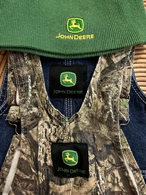 Lote de monos con tirantes John Deere 5T denim y camuflaje agricultura con gorro clásico Foto 1 de 4