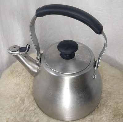 OXO CLASSIC TEA KETTLE 6.75 cup / 1.7 Qt WHISTLING BRUSHED STAINLESS STEEL - Image 1 of 4