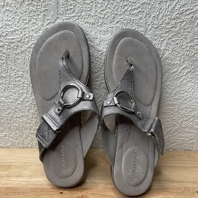 Sandalias de tanga Ariat de cuero con adornos junto a la piscina para mujer talla 6,5B plateadas nuevas sin caja Foto 1 de 4