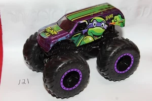 Camión diecast Hot Wheels Monster Jam 1/64 Teenage Ninja Turtles Donatello 121 - Imagen 1 de 2