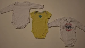 3 corpi taglia 62/68 e 74 tra cui Carters e Early Days - Foto 1 di 1